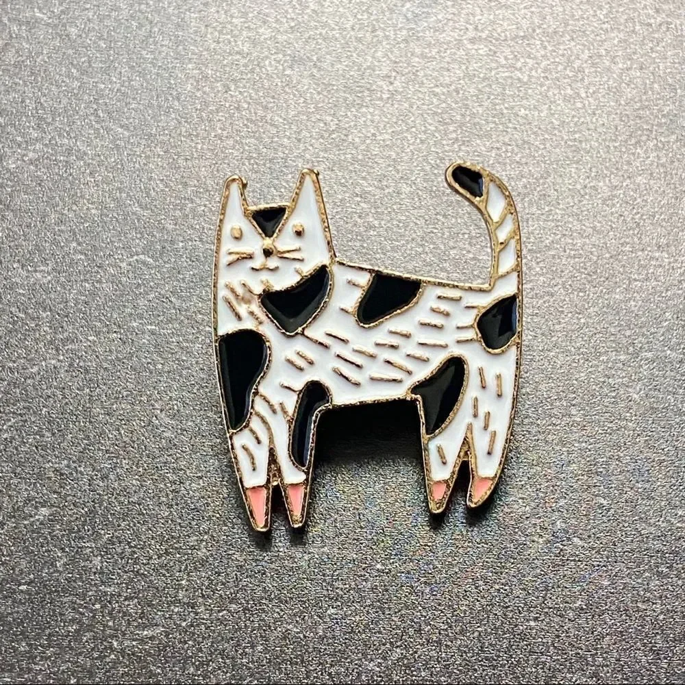 White & Black Kitty Enamel Pin/ Brooch